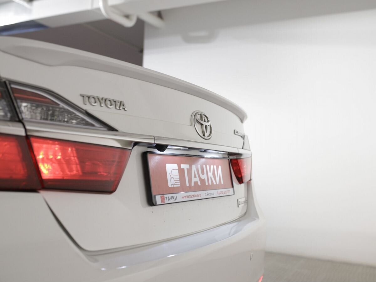 Toyota Camry 2015 - фото автомобиля