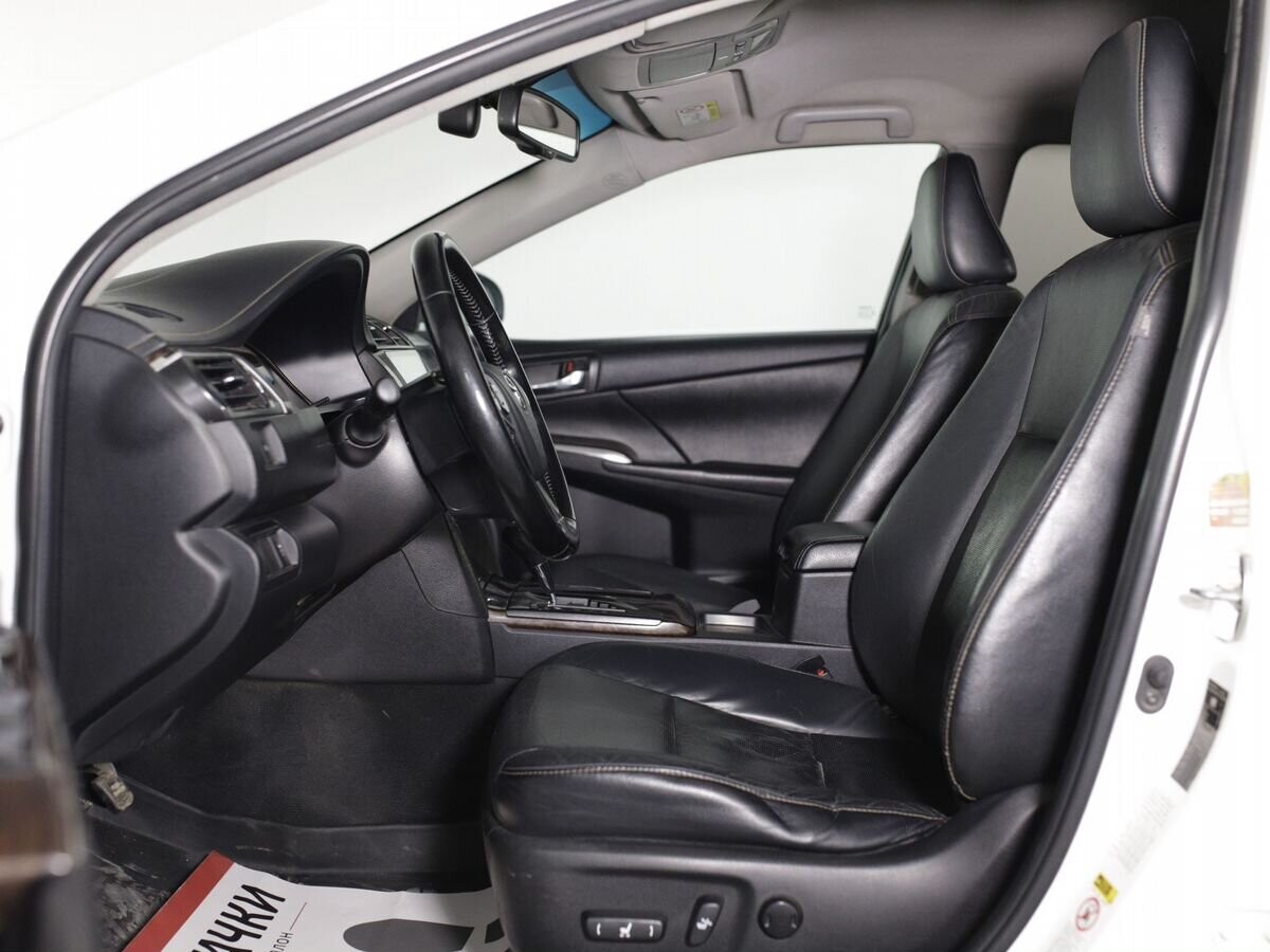 Toyota Camry 2015 - фото автомобиля