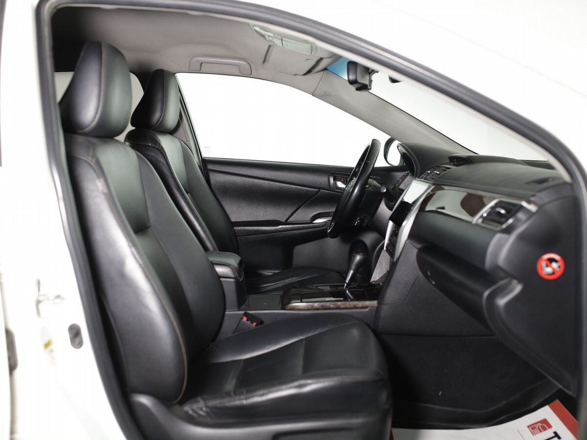 Toyota Camry 2015 - фото автомобиля