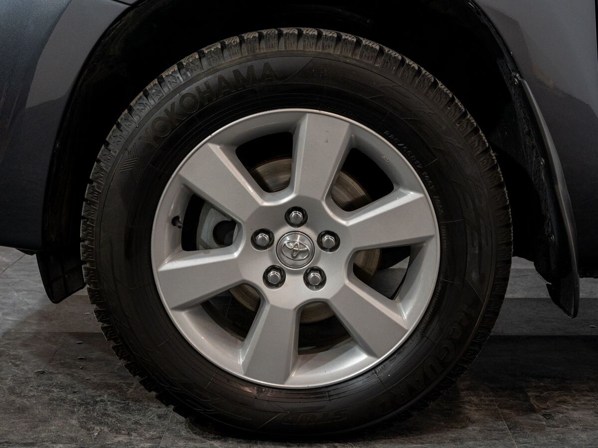 Toyota RAV4 2011 - фото автомобиля