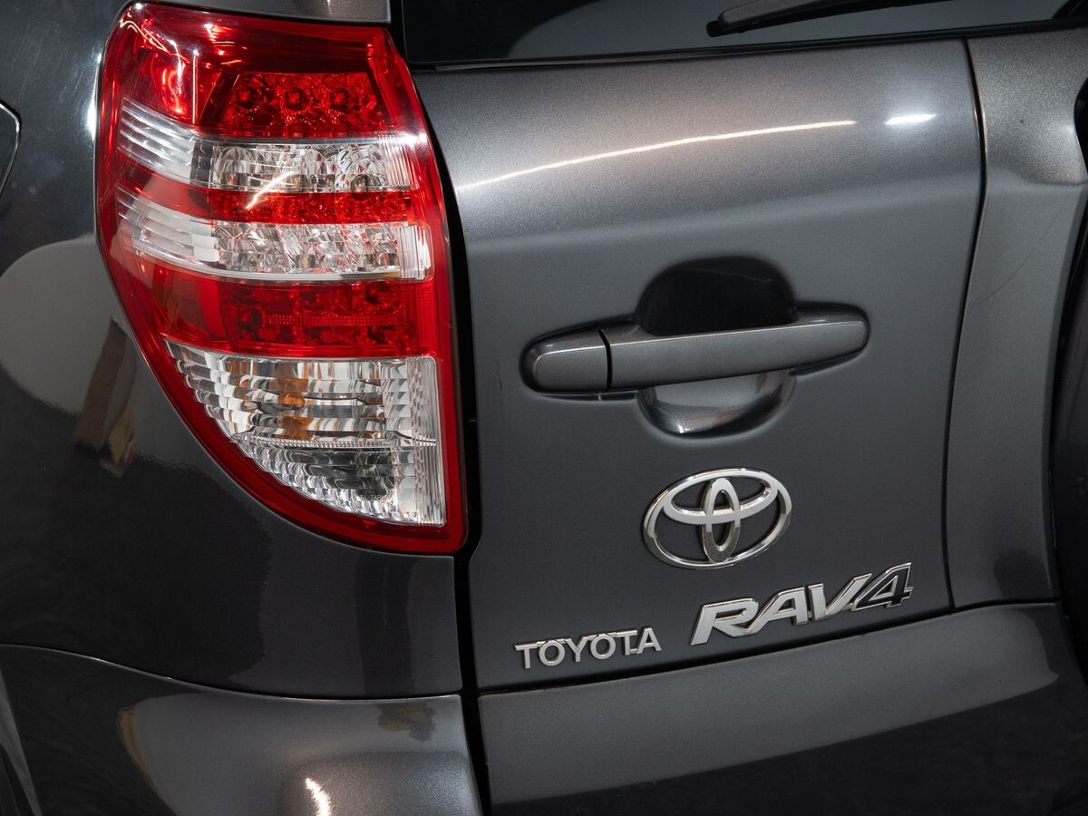 Toyota RAV4 2011 - фото автомобиля