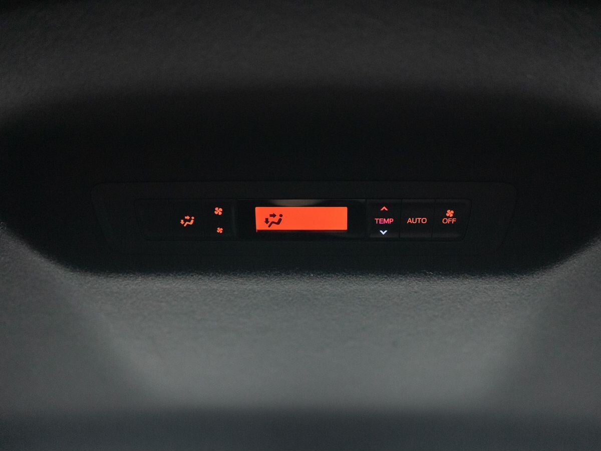 Toyota Esquire 2017 - фото автомобиля