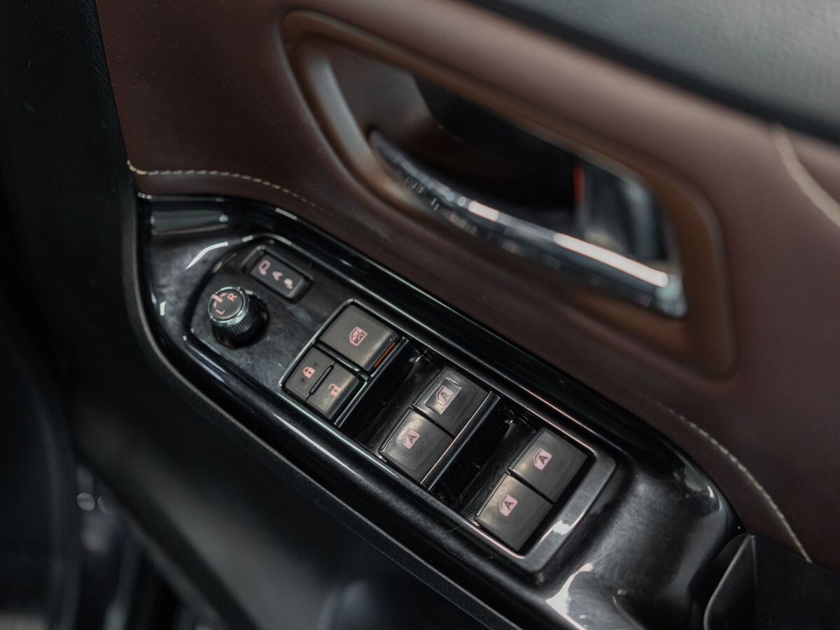 Toyota Esquire 2017 - фото автомобиля