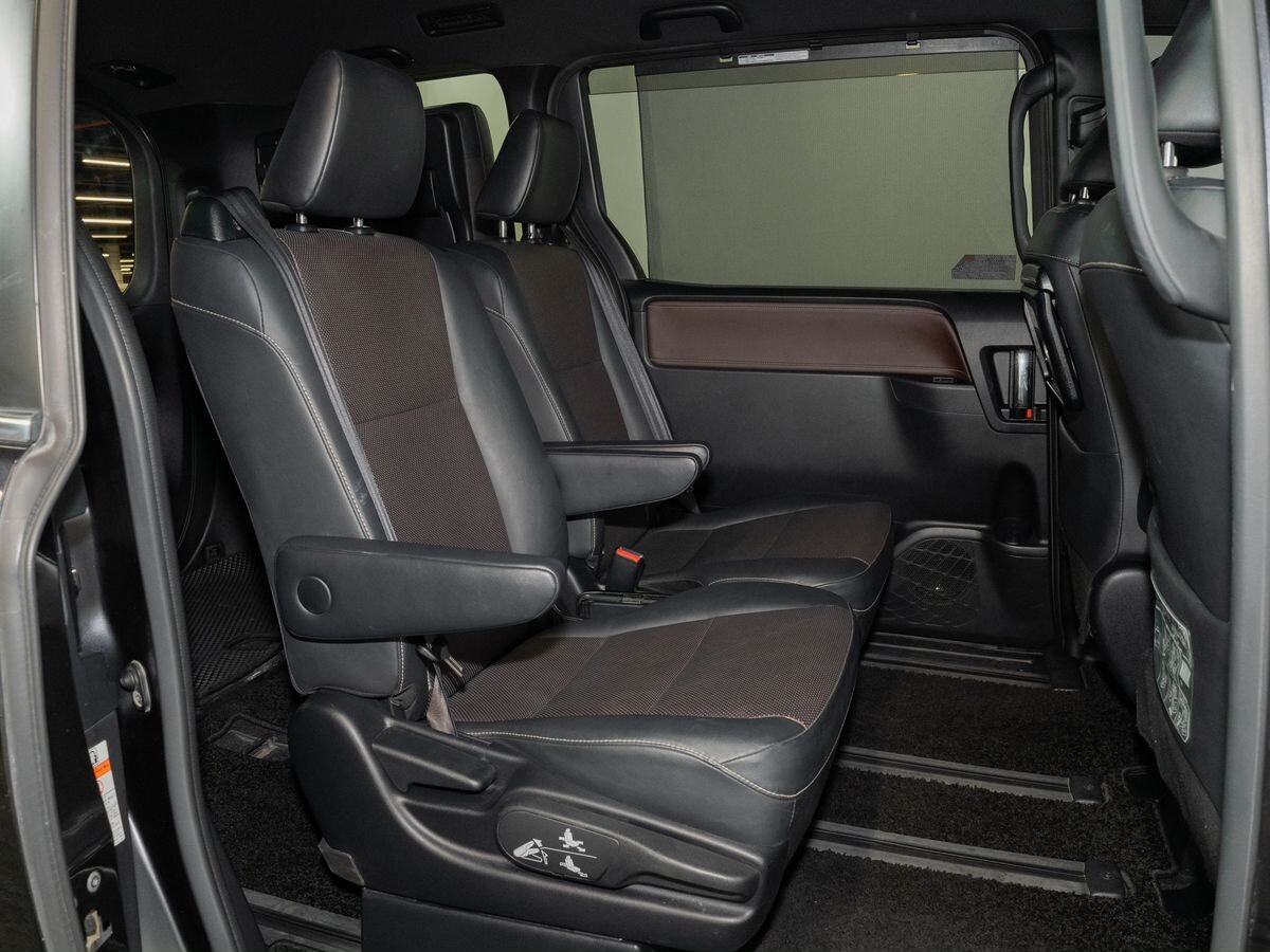 Toyota Esquire 2017 - фото автомобиля