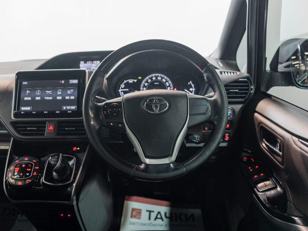 Toyota Esquire 2017 - фото автомобиля
