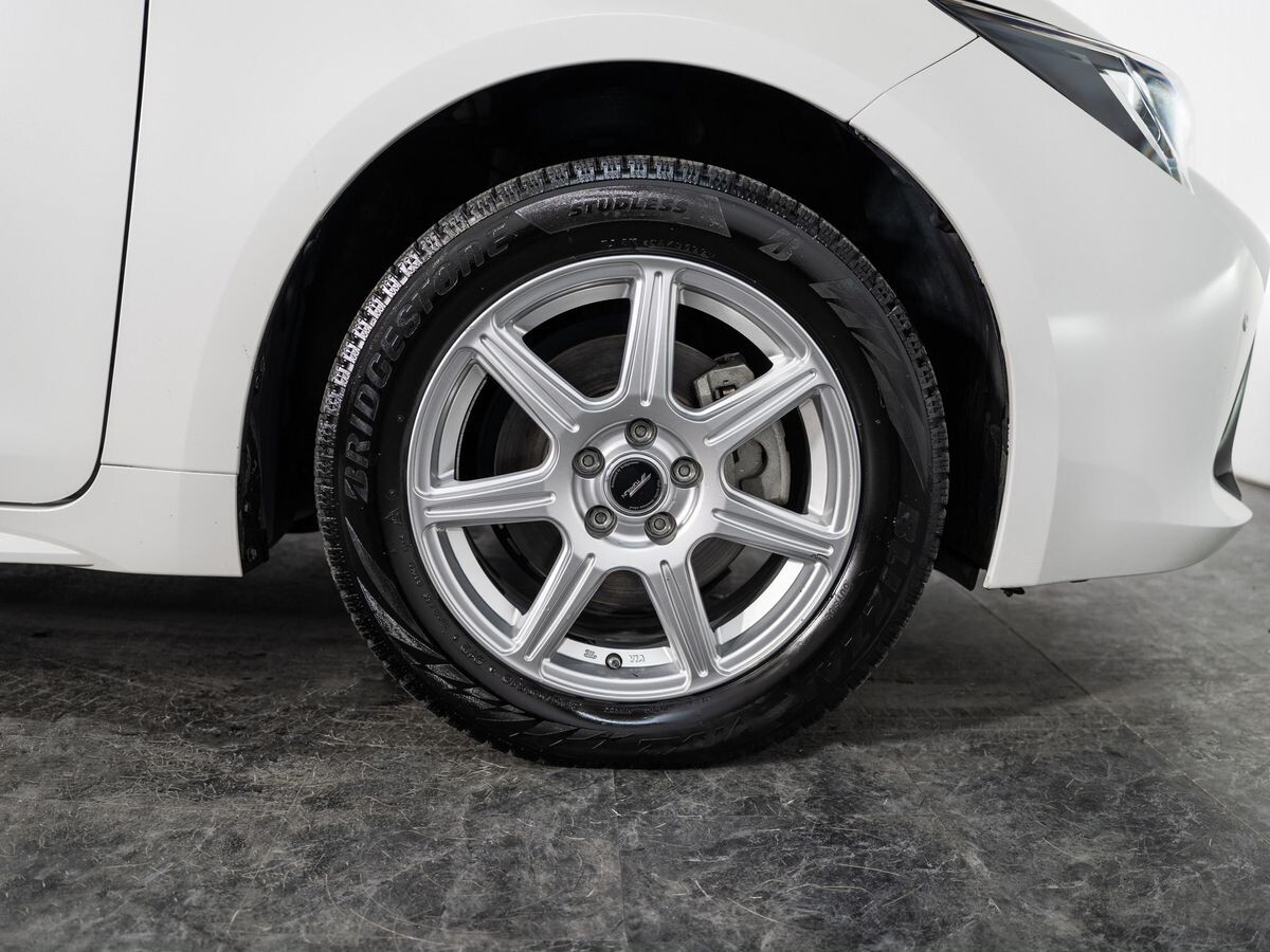 Toyota Corolla 2019 - фото автомобиля