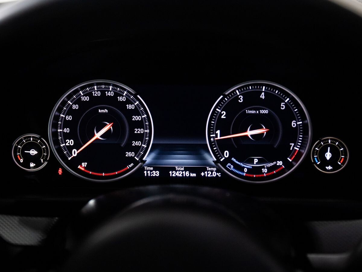 BMW 5-Series 2016 - фото автомобиля