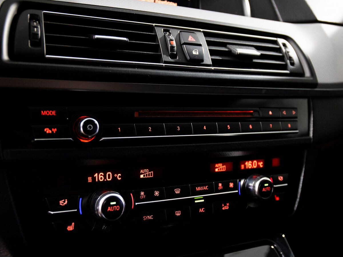 BMW 5-Series 2016 - фото автомобиля