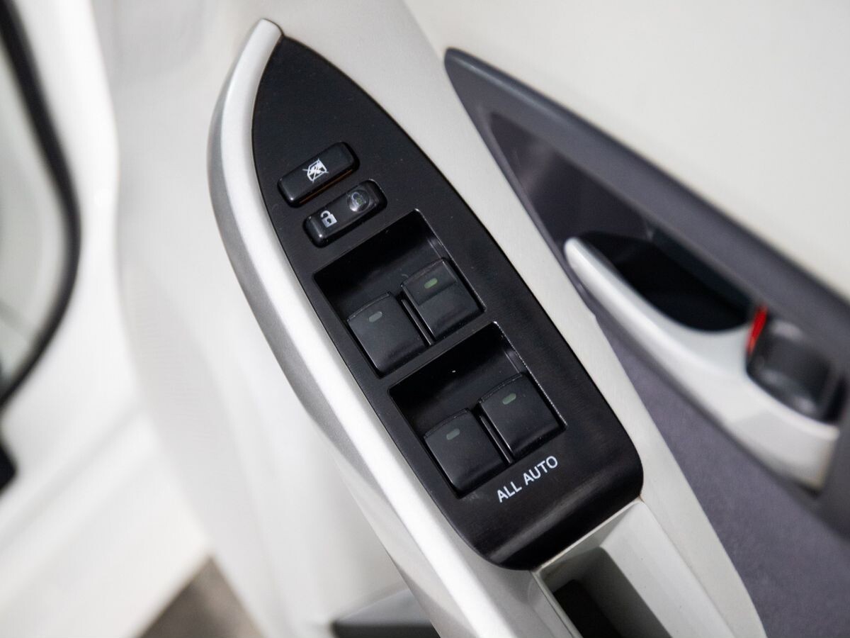 Toyota Prius 2011 - фото автомобиля
