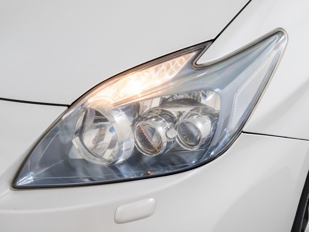 Toyota Prius 2011 - фото автомобиля
