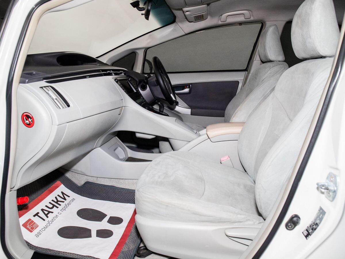 Toyota Prius 2011 - фото автомобиля