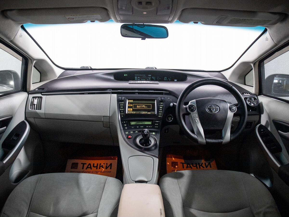 Toyota Prius 2011 - фото автомобиля