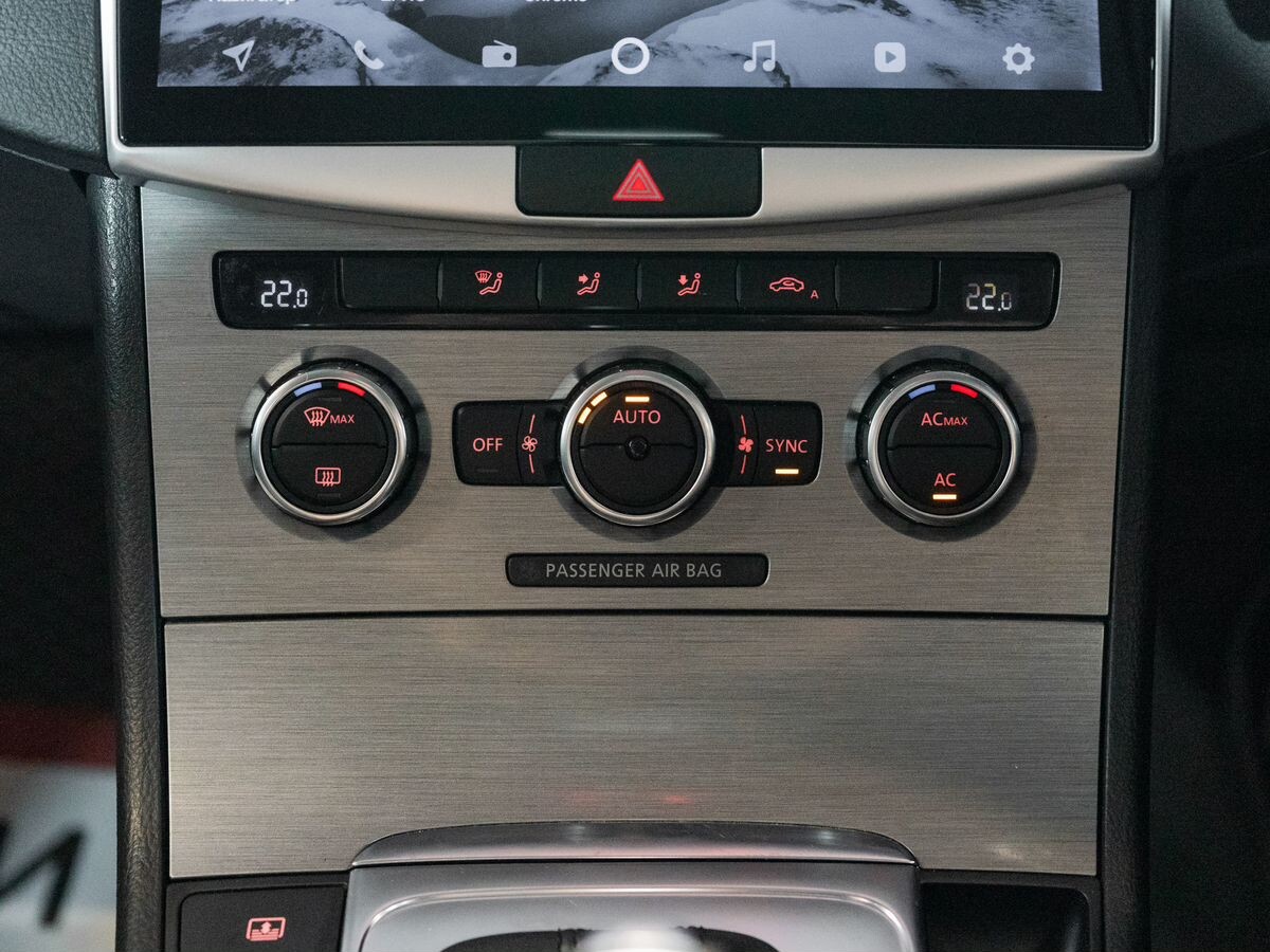 Volkswagen Passat 2011 - фото автомобиля