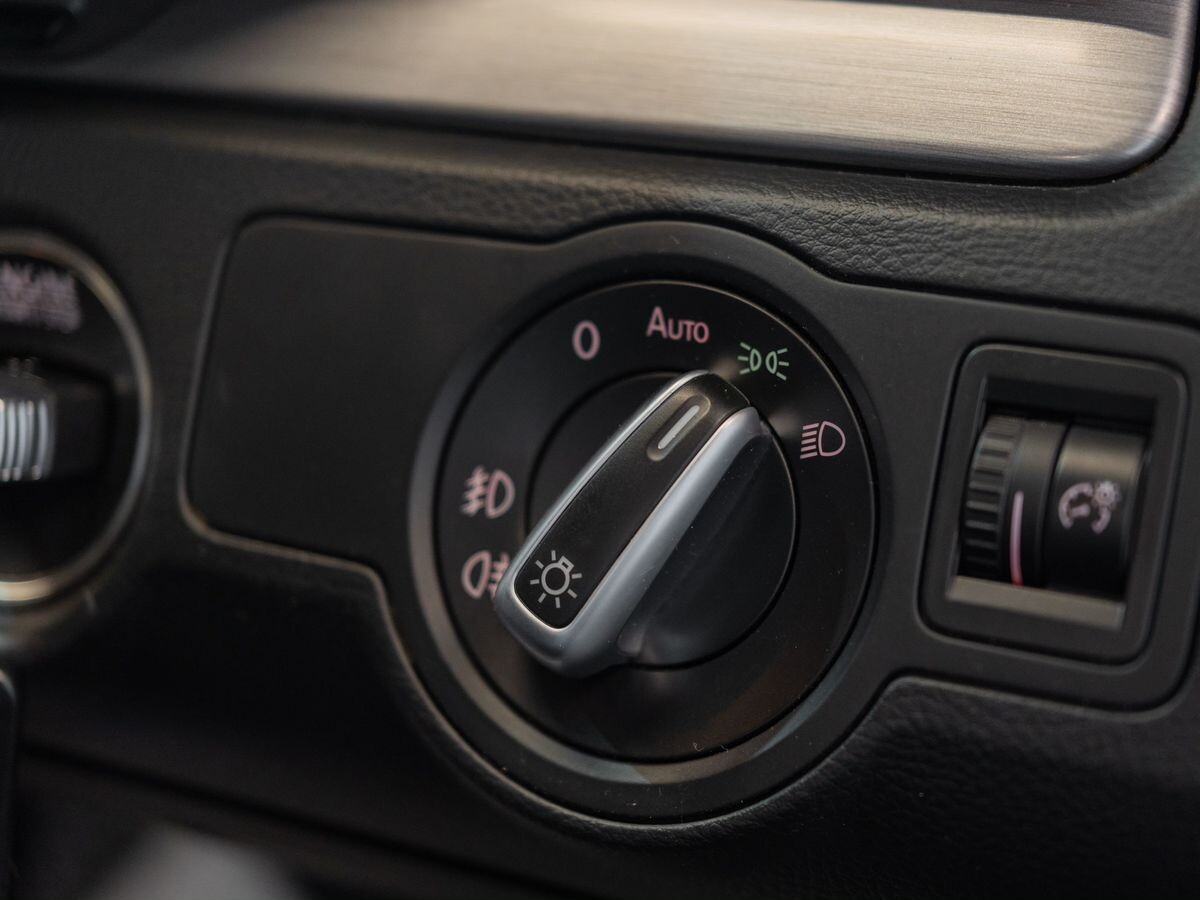 Volkswagen Passat 2011 - фото автомобиля