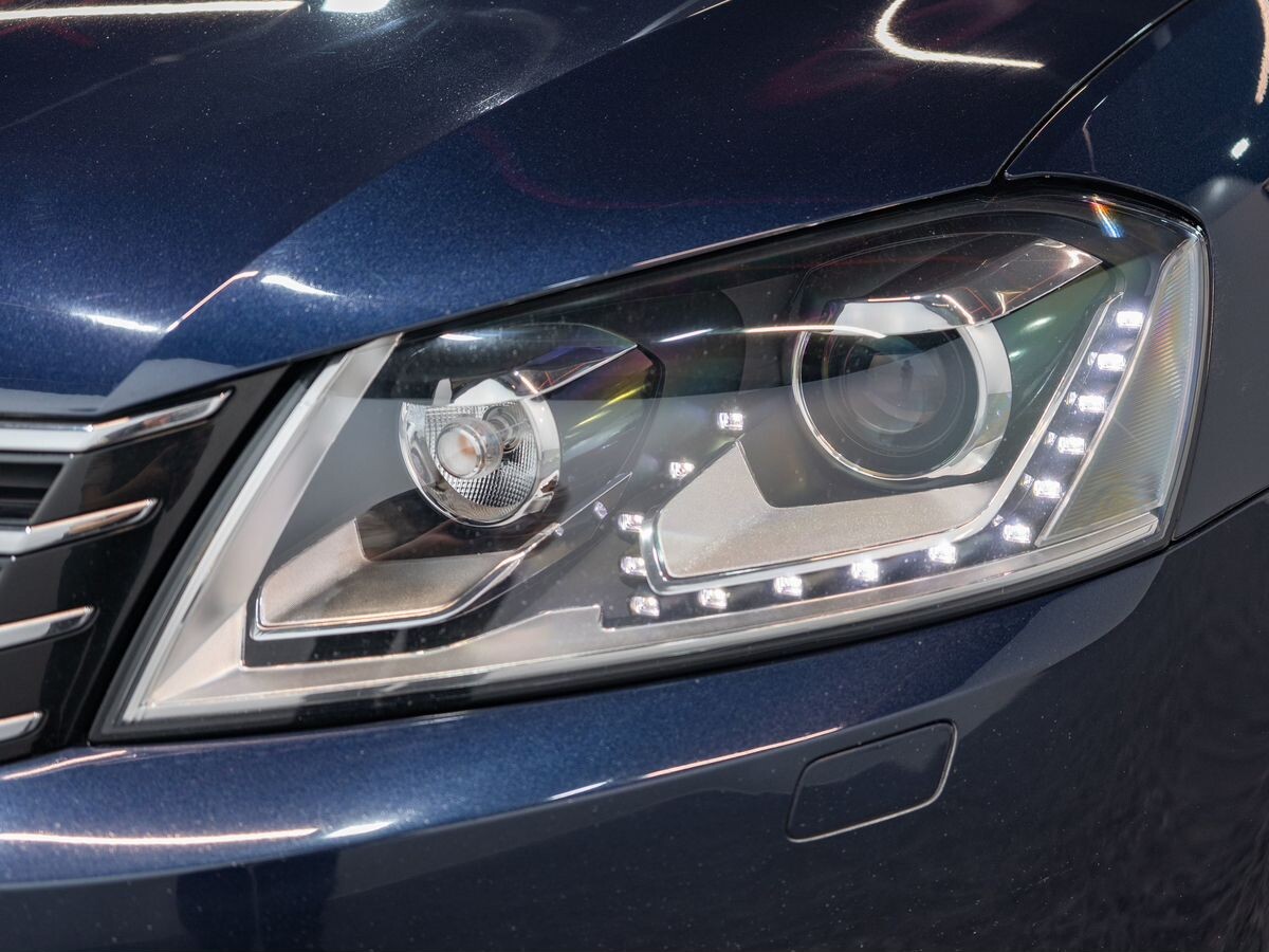 Volkswagen Passat 2011 - фото автомобиля