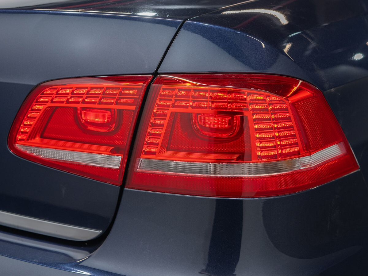 Volkswagen Passat 2011 - фото автомобиля