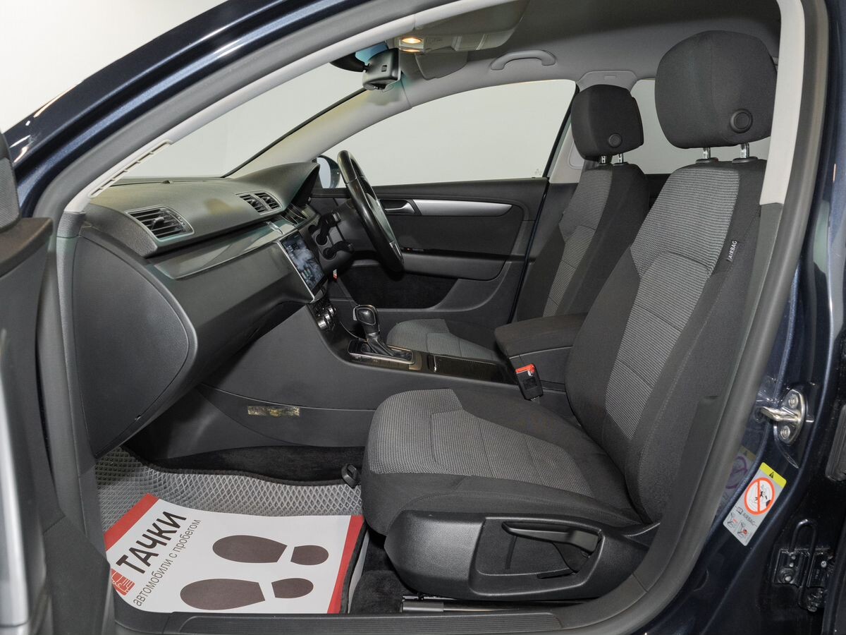 Volkswagen Passat 2011 - фото автомобиля