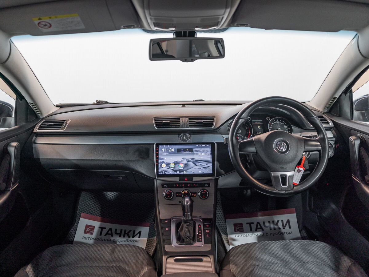 Volkswagen Passat 2011 - фото автомобиля