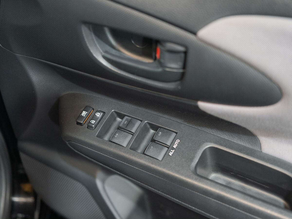 Toyota Wish 2011 - фото автомобиля