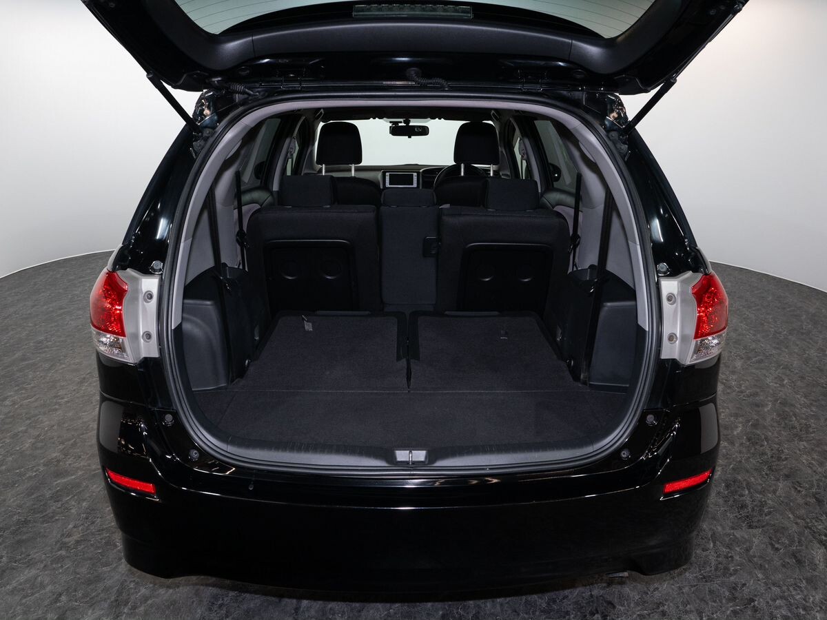 Toyota Wish 2011 - фото автомобиля