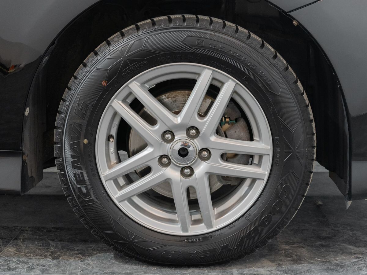 Toyota Wish 2011 - фото автомобиля