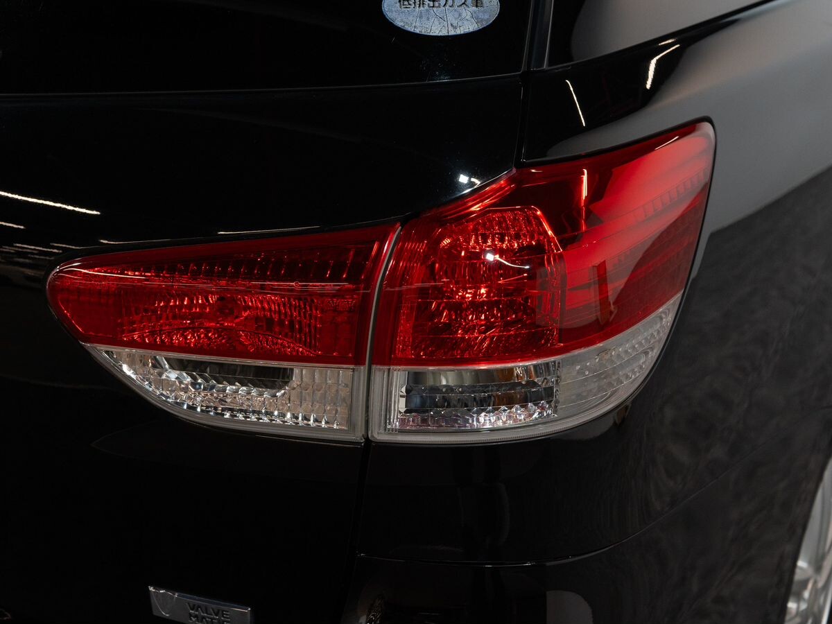 Toyota Wish 2011 - фото автомобиля