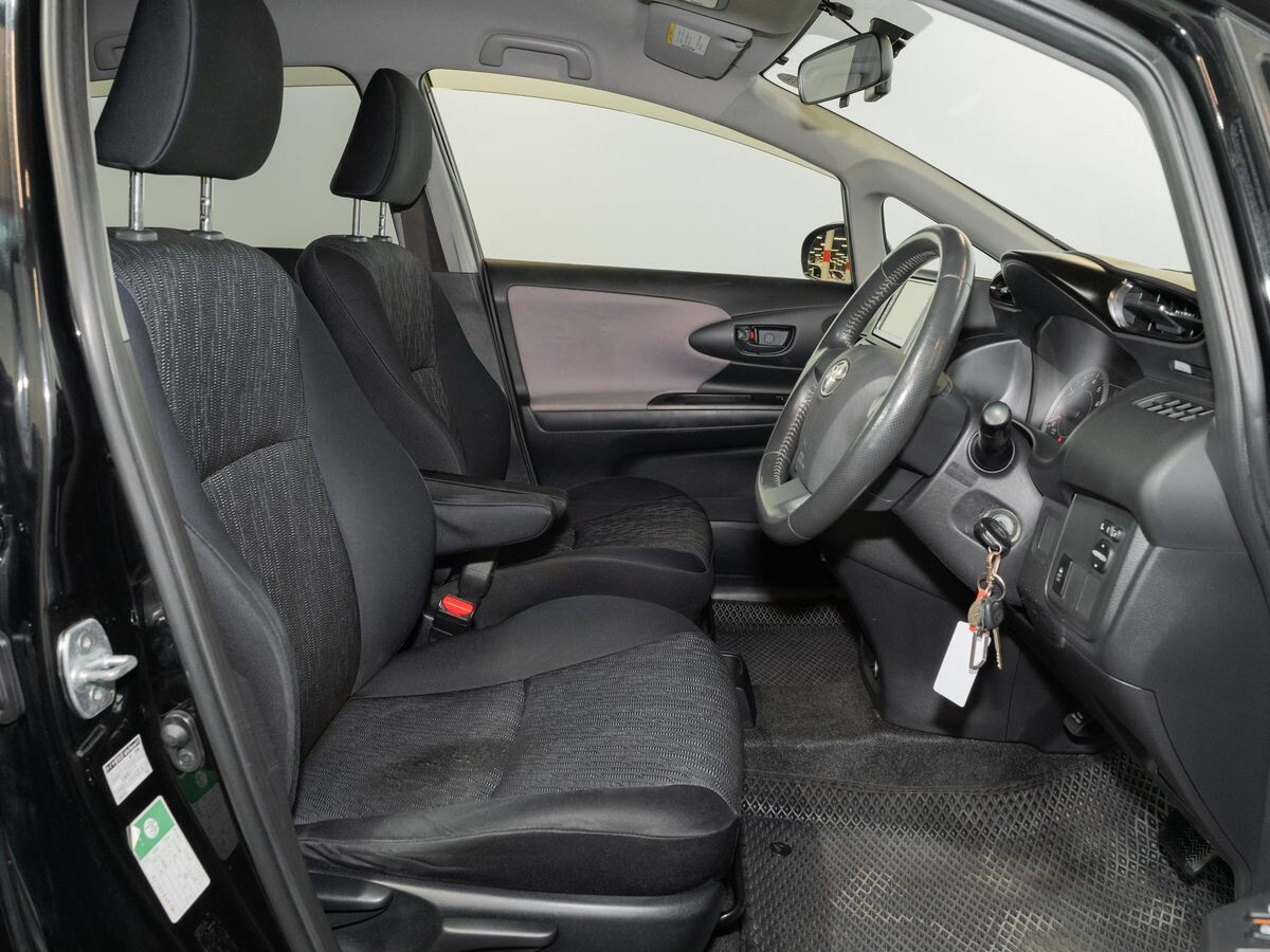 Toyota Wish 2011 - фото автомобиля