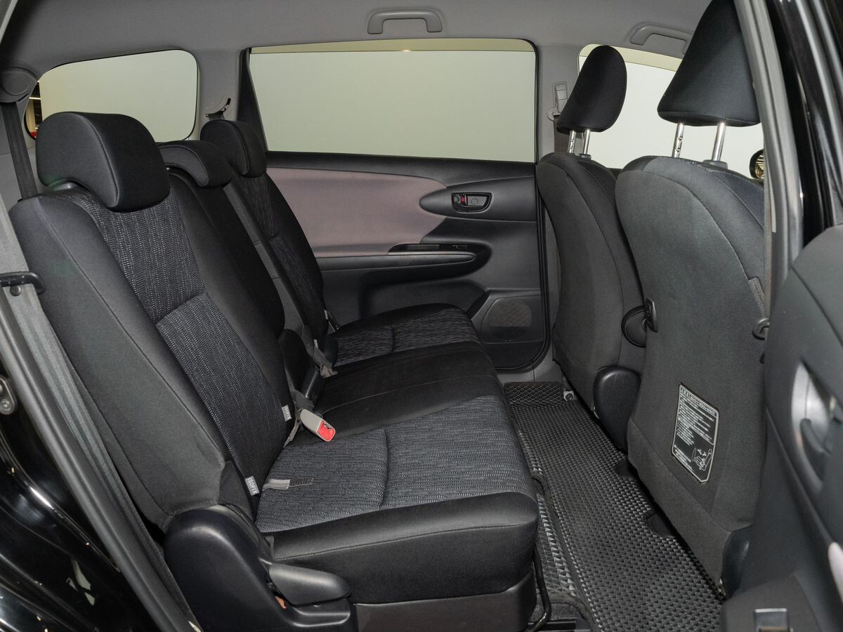 Toyota Wish 2011 - фото автомобиля