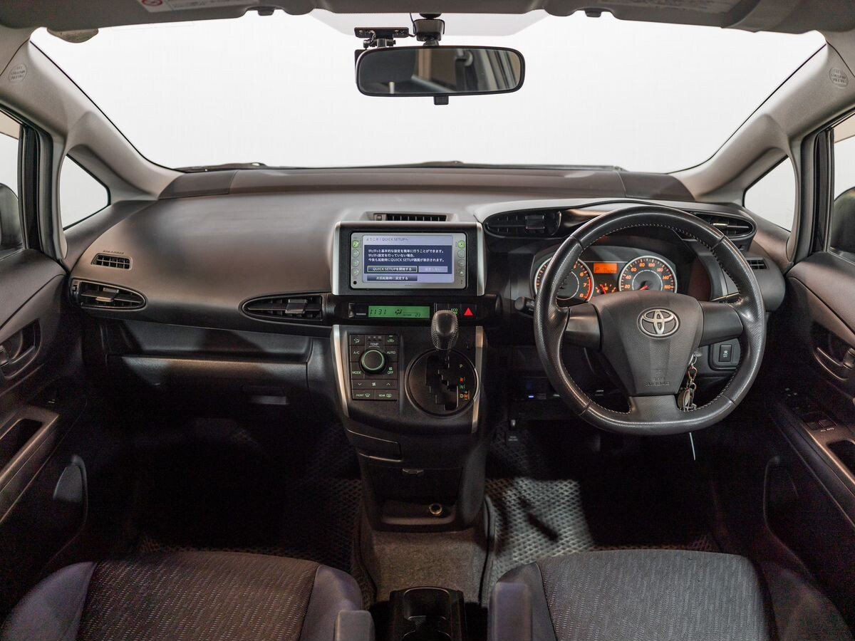 Toyota Wish 2011 - фото автомобиля