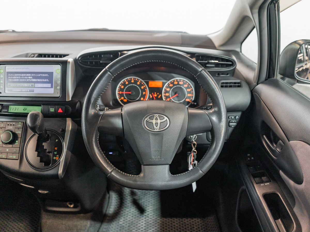 Toyota Wish 2011 - фото автомобиля