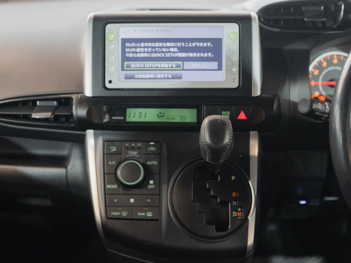 Toyota Wish 2011 - фото автомобиля