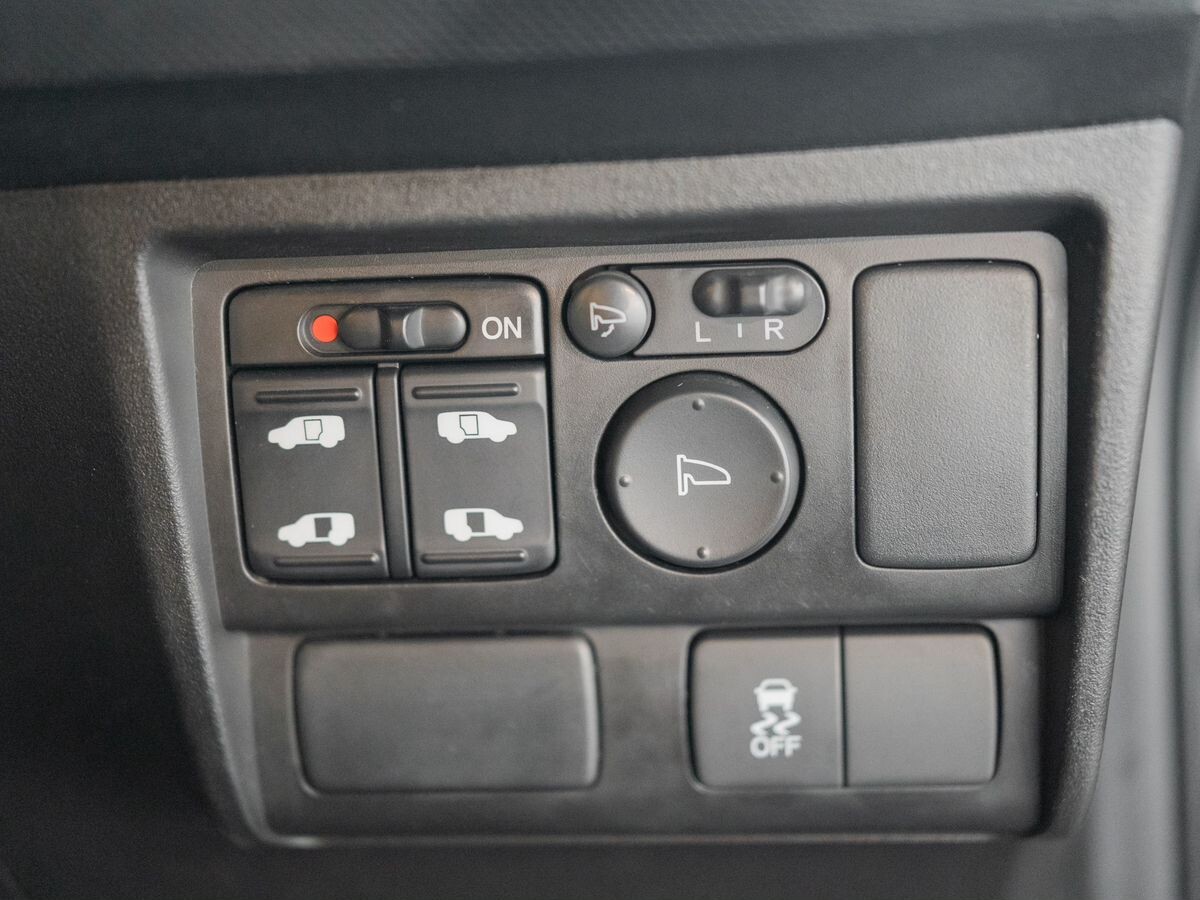 Honda Freed Spike 2011 - фото автомобиля