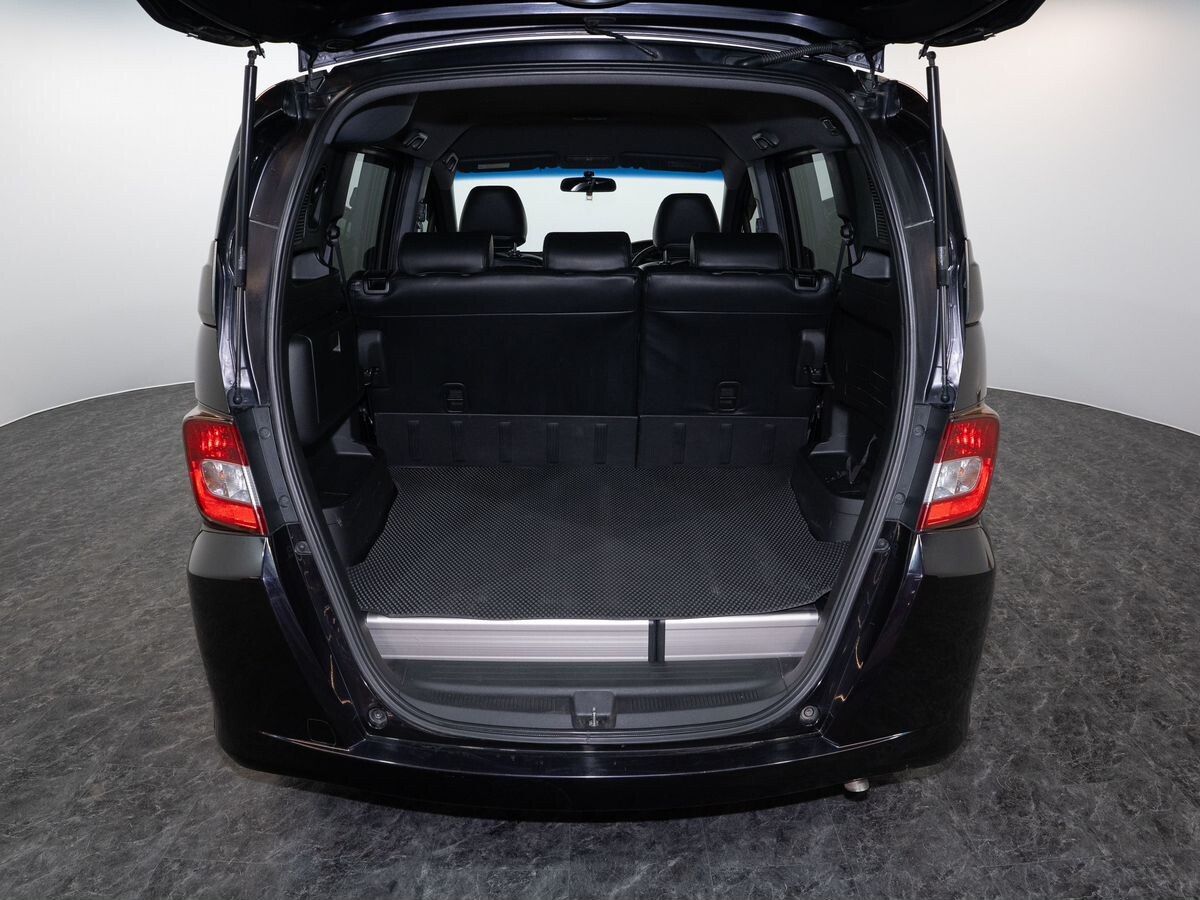 Honda Freed Spike 2011 - фото автомобиля