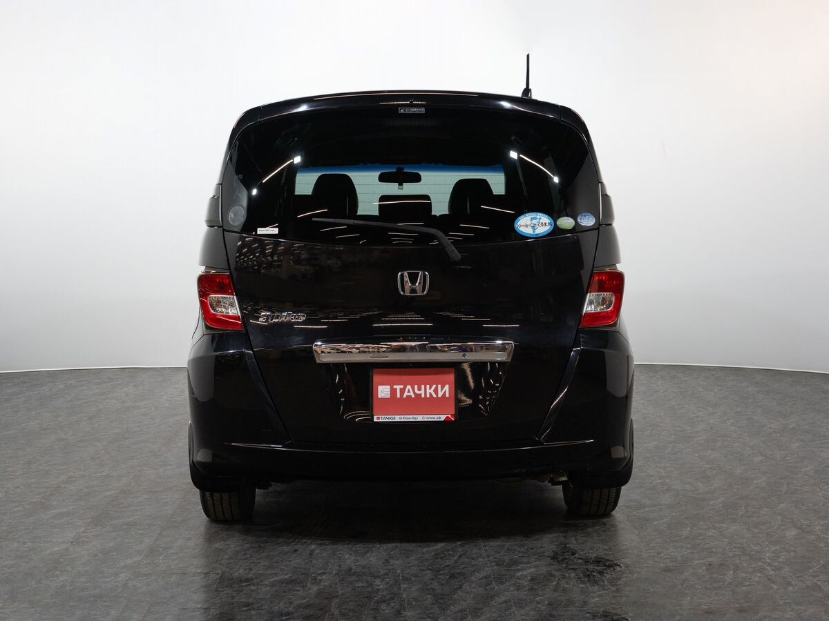 Honda Freed Spike 2011 - фото автомобиля