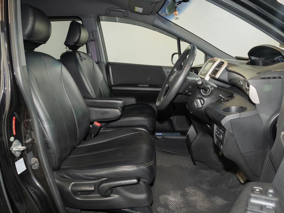 Honda Freed Spike 2011 - фото автомобиля