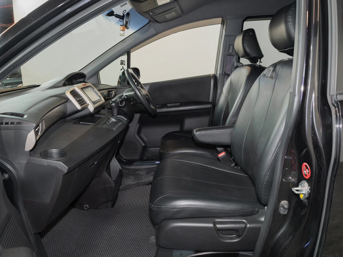 Honda Freed Spike 2011 - фото автомобиля