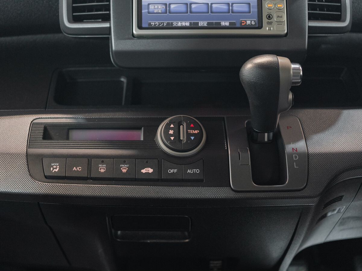 Honda Freed 2010 - фото автомобиля
