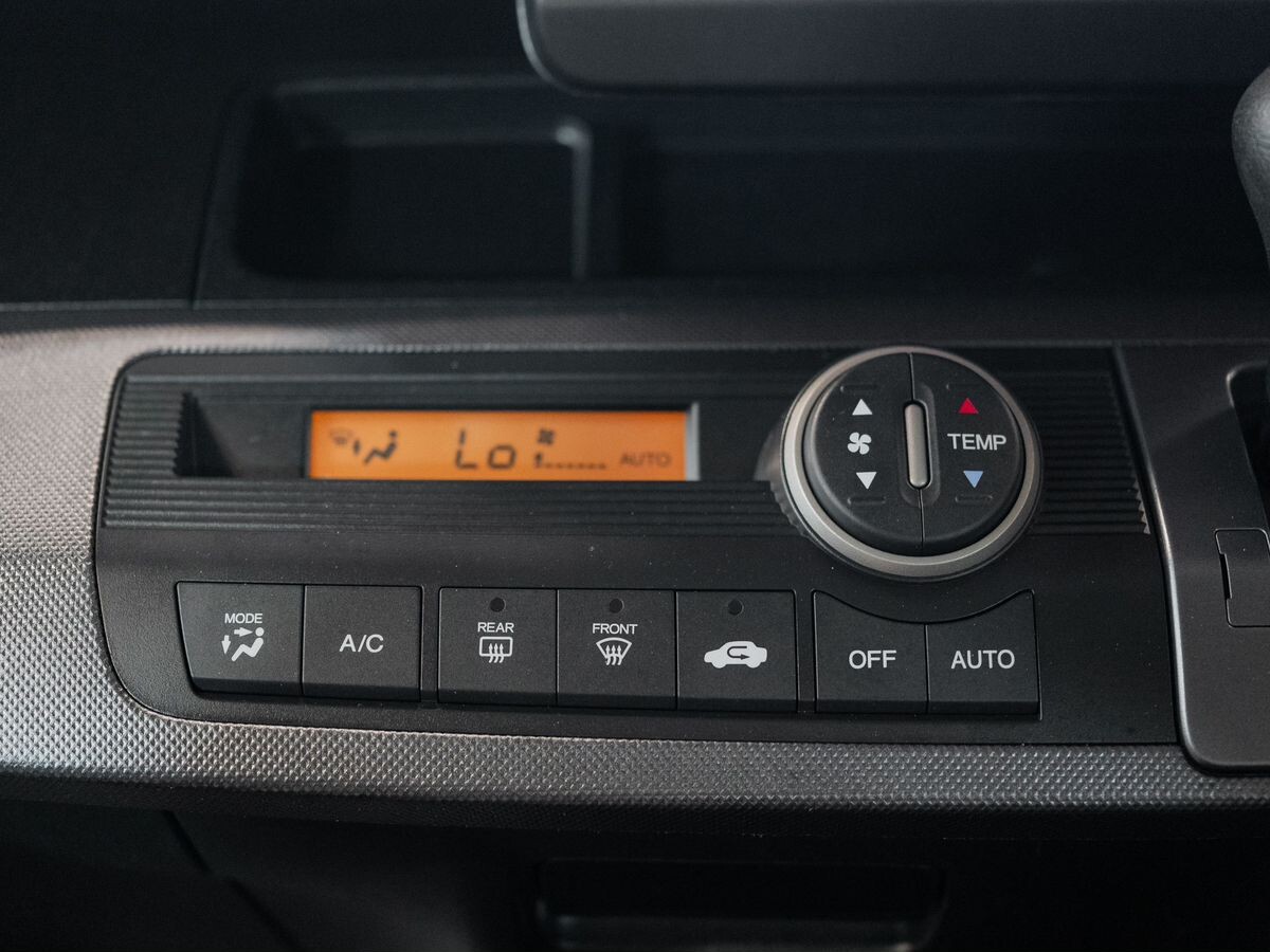 Honda Freed 2010 - фото автомобиля
