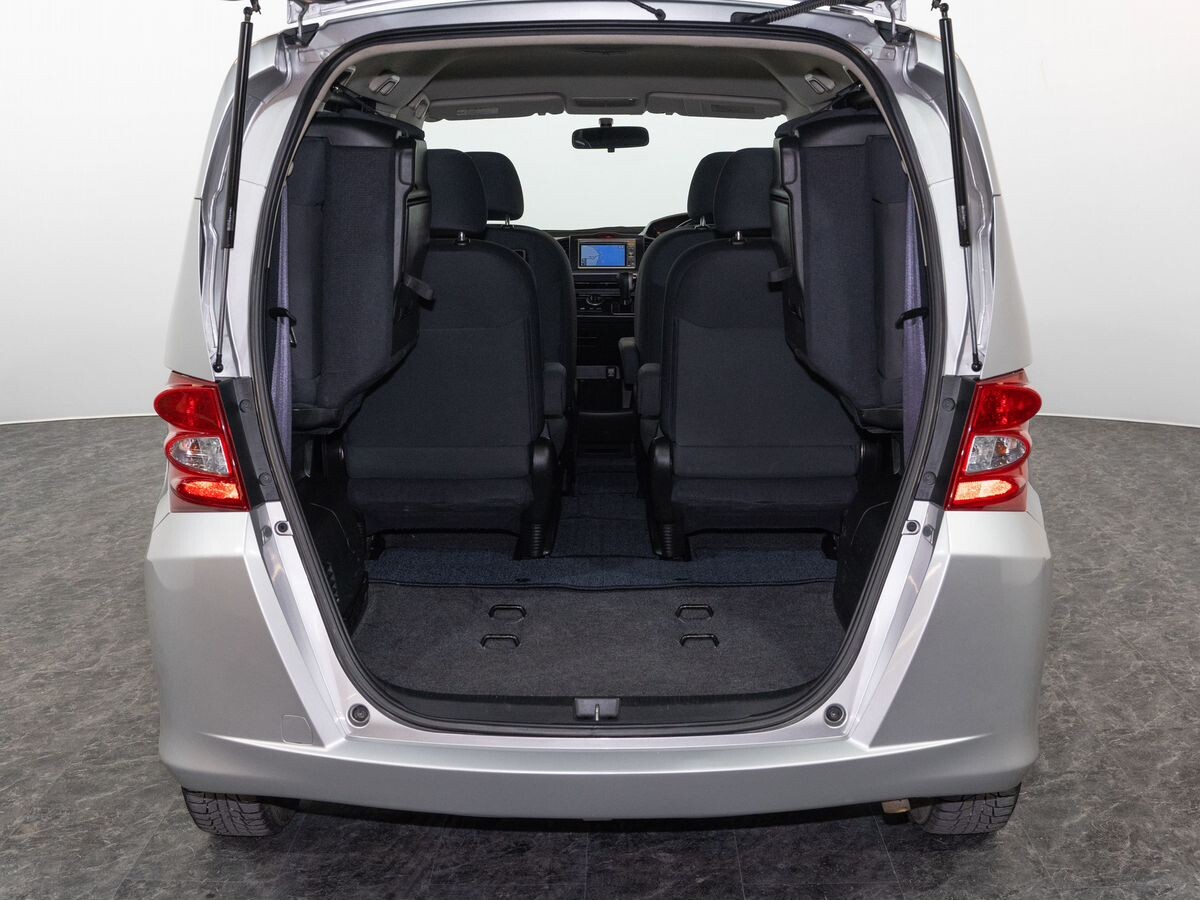 Honda Freed 2010 - фото автомобиля