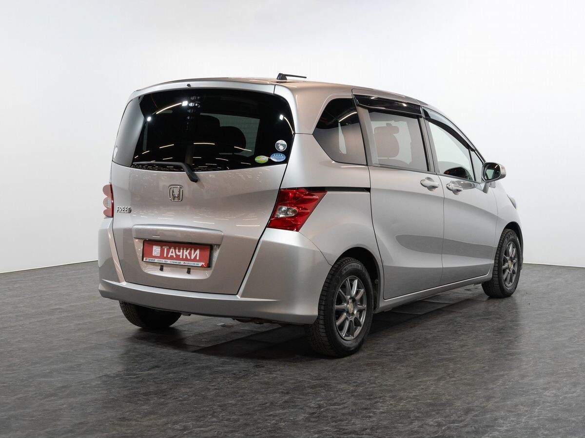Honda Freed 2010 - фото автомобиля