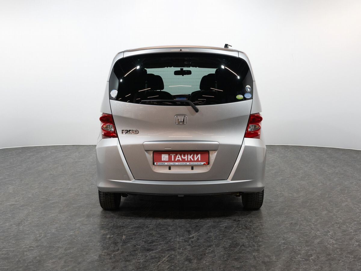 Honda Freed 2010 - фото автомобиля