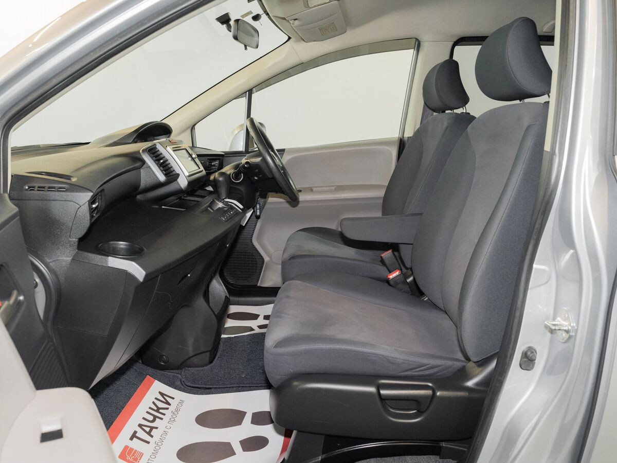Honda Freed 2010 - фото автомобиля