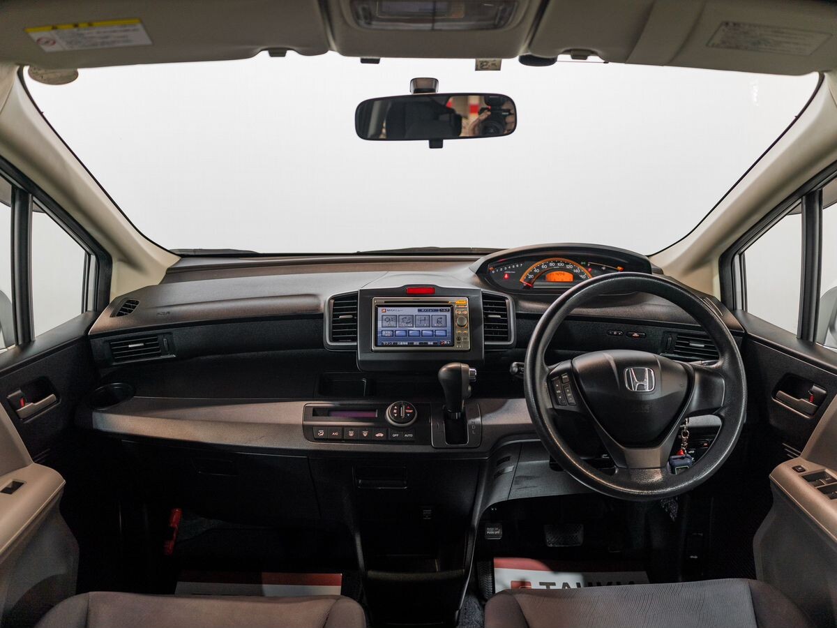 Honda Freed 2010 - фото автомобиля