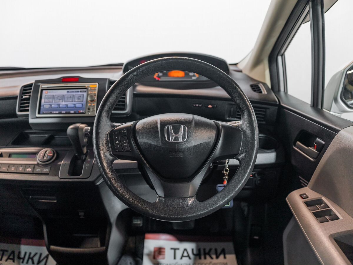 Honda Freed 2010 - фото автомобиля