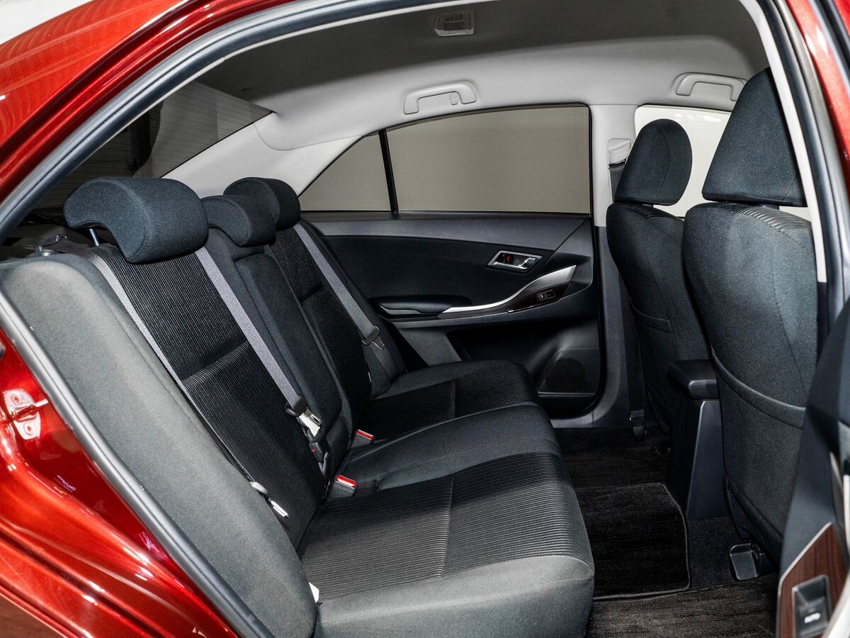 Toyota Premio 2018 - фото автомобиля