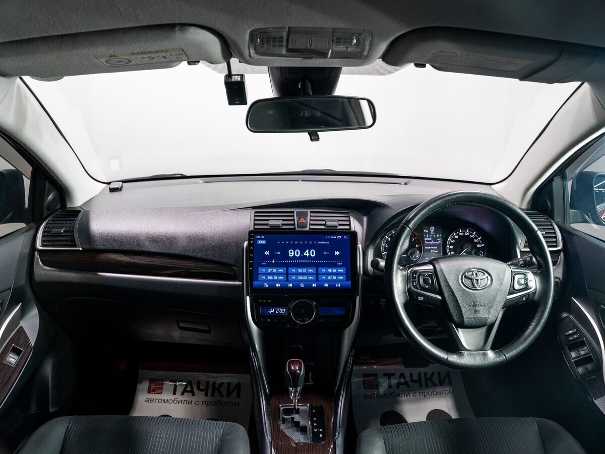 Toyota Premio 2018 - фото автомобиля