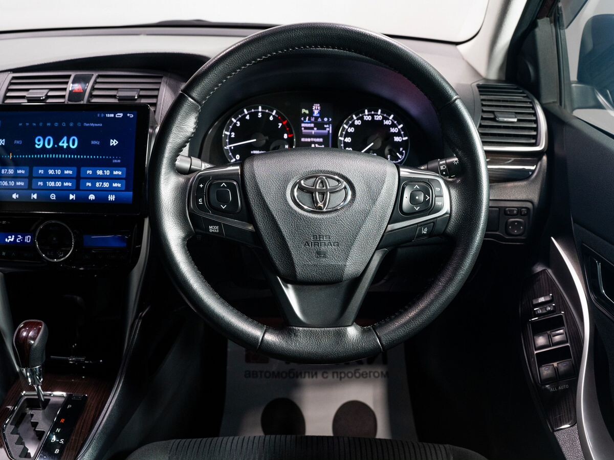 Toyota Premio 2018 - фото автомобиля