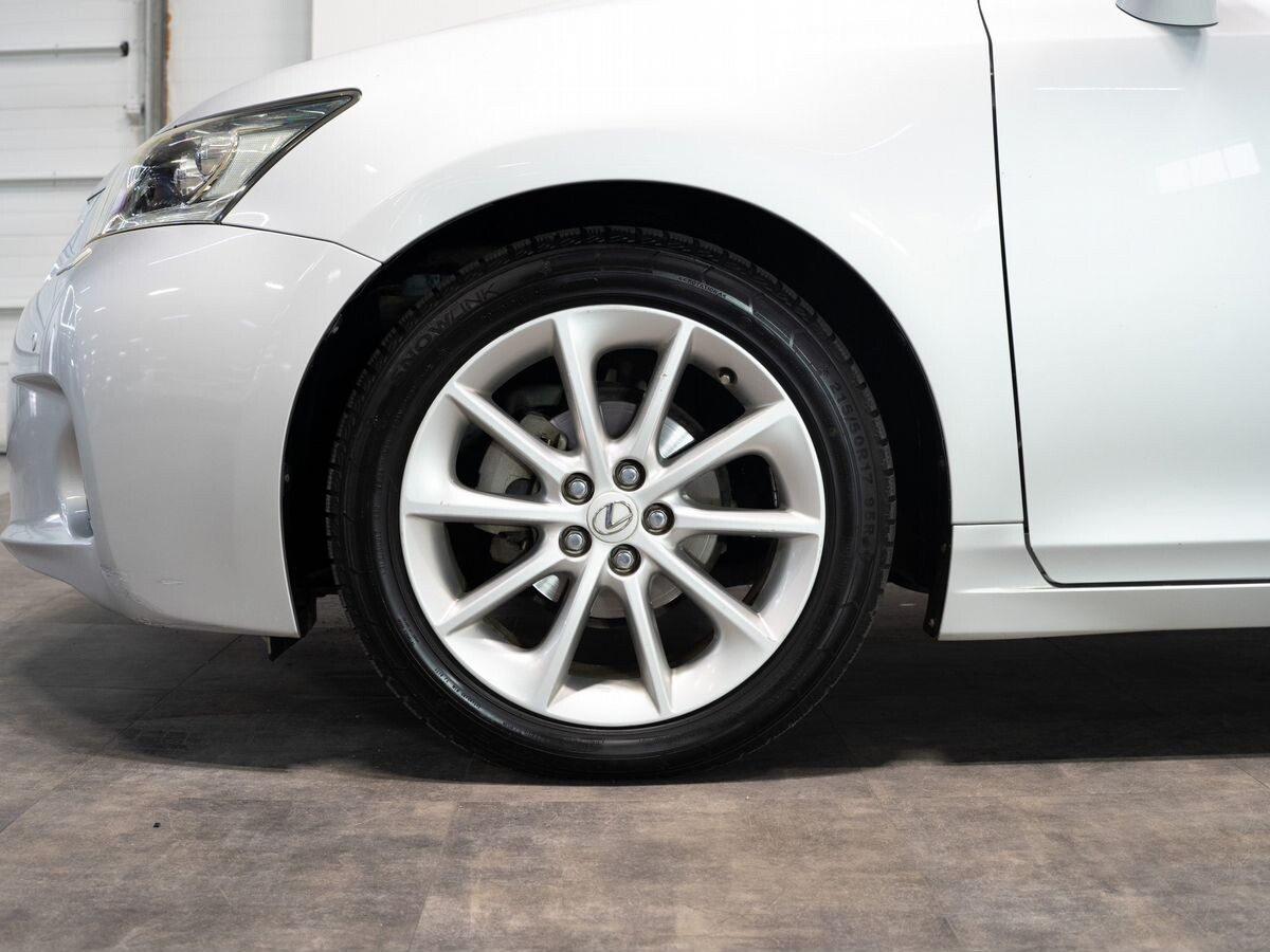 Lexus CT200h 2011 - фото автомобиля
