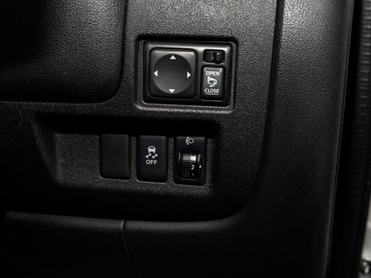 Nissan March 2019 - фото автомобиля