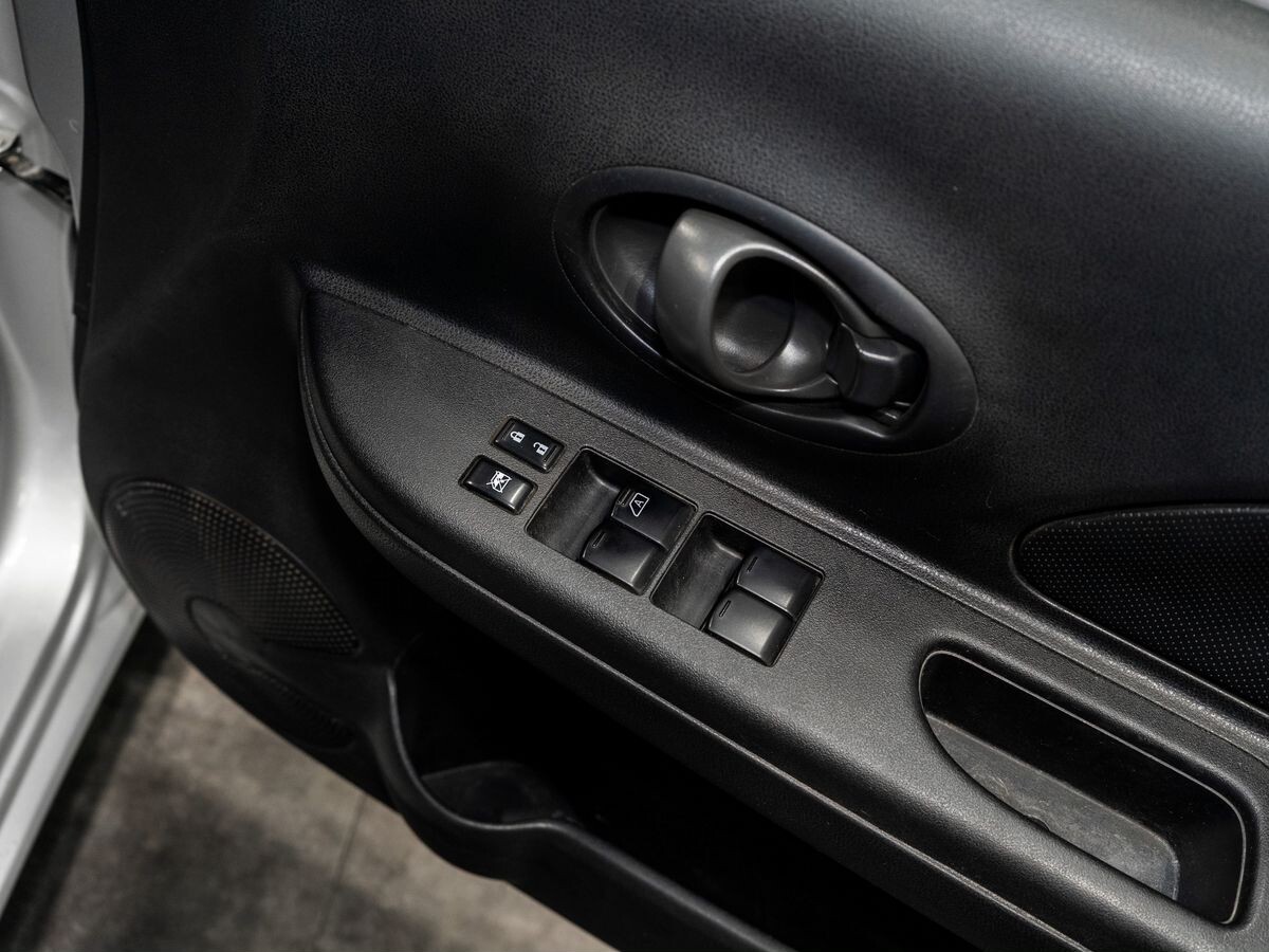 Nissan March 2019 - фото автомобиля